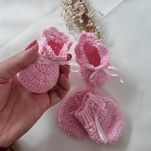 Kit Encanto Rosa – Sapatinho e Luvinha de Crochê