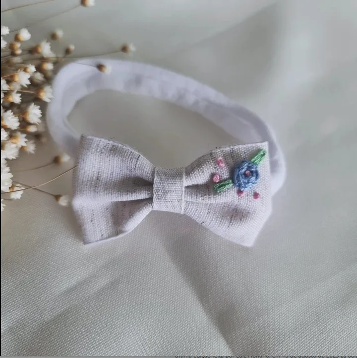 Faixa Laço de Tecido com Bordado – Branco Gelo
