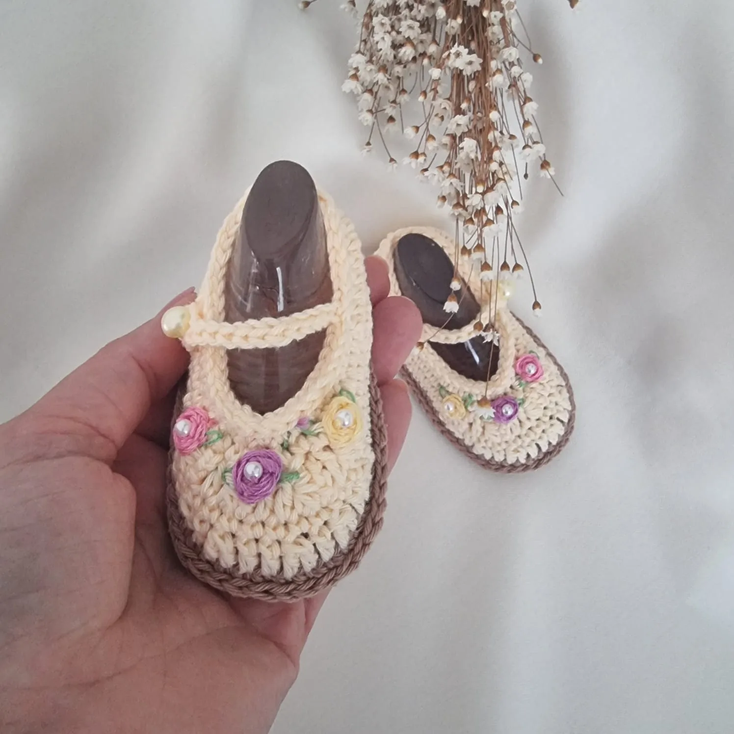 Sandália Bege com Florzinhas - Imagem 3