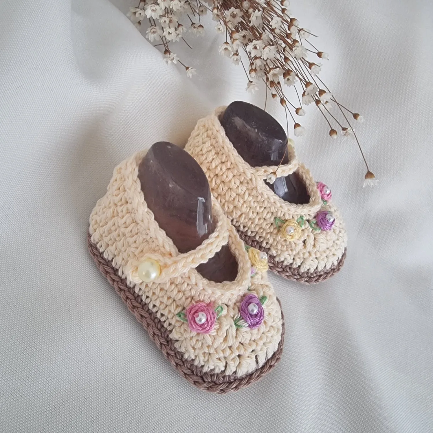 Sandália Bege com Florzinhas - Imagem 2