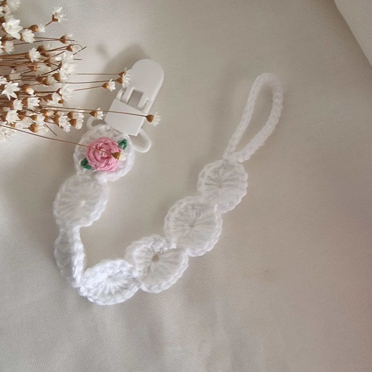 Prendedor de Chupeta em Crochê – Branco - Imagem 2