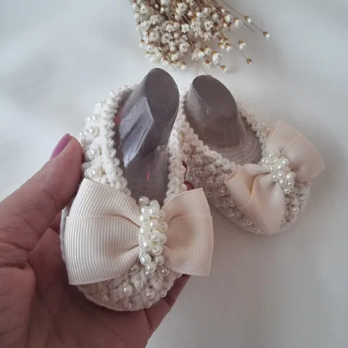 Sapatinho de Luxo "Princesa" - Todo em Pérolas com Laço - off white