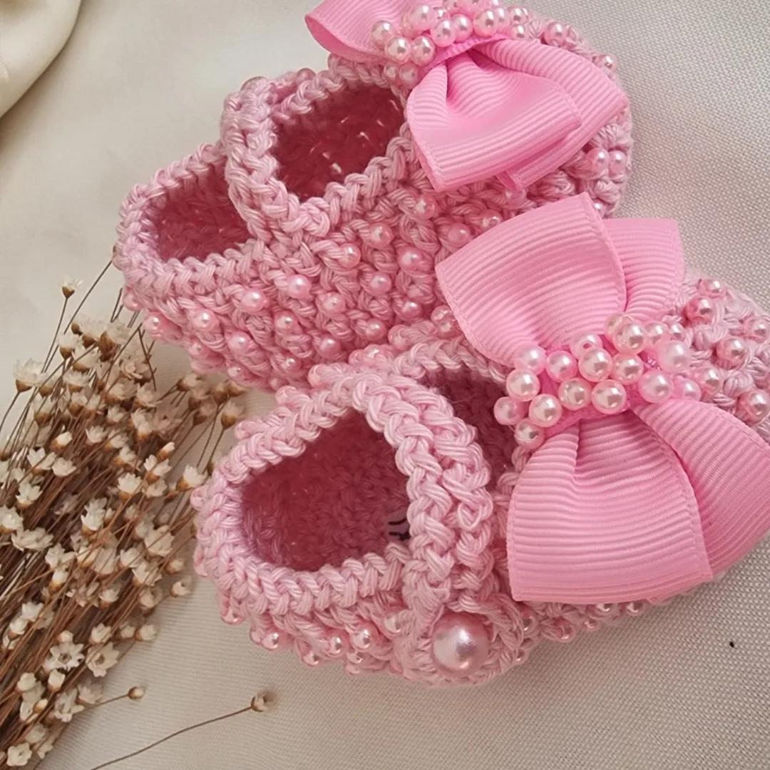 Sapatinho de Luxo "Princesa" - Todo em Pérolas com Laço - rosa